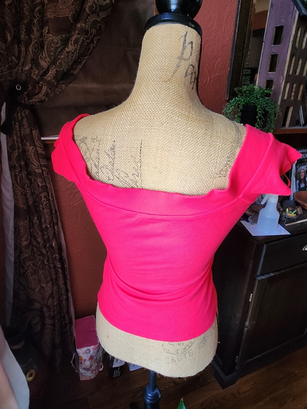 GUESS Off-Shoulder Red Women's Zip-Front Top - Picture 4 of 7